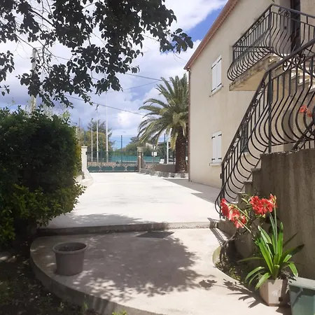 Maison Rez De Jardin Nyaraló